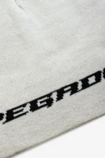 pegador-alden-short-light-beige-black-beanie-1
