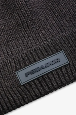 pegador-logo-rubber-heavy-knit-dark-brown-black-beanie-1