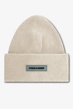 pegador-ranyo-logo-rubber-light-beige-beanie